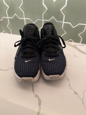 Nike 5 Youth Labron James witness shoes